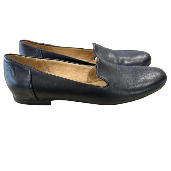 Naturalizer Black soft leather flats slight heel. Size 6.5 - Picture 8 of 10